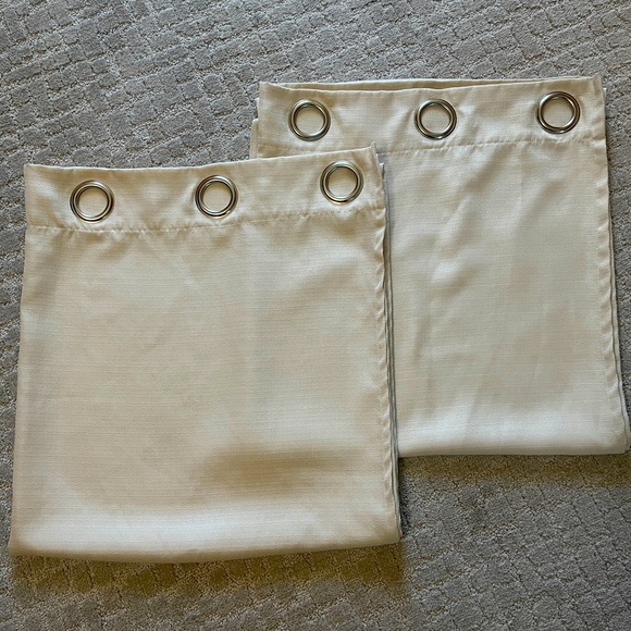 🪻🤍Set Of 2 Grommet top Curtain panels Light  beige/ tan color - Picture 4 of 8